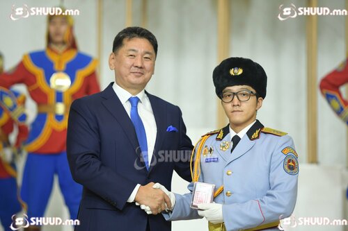 ОУХМ Б.Отгонболдыг Алтан гадас одонгоор шагналаа